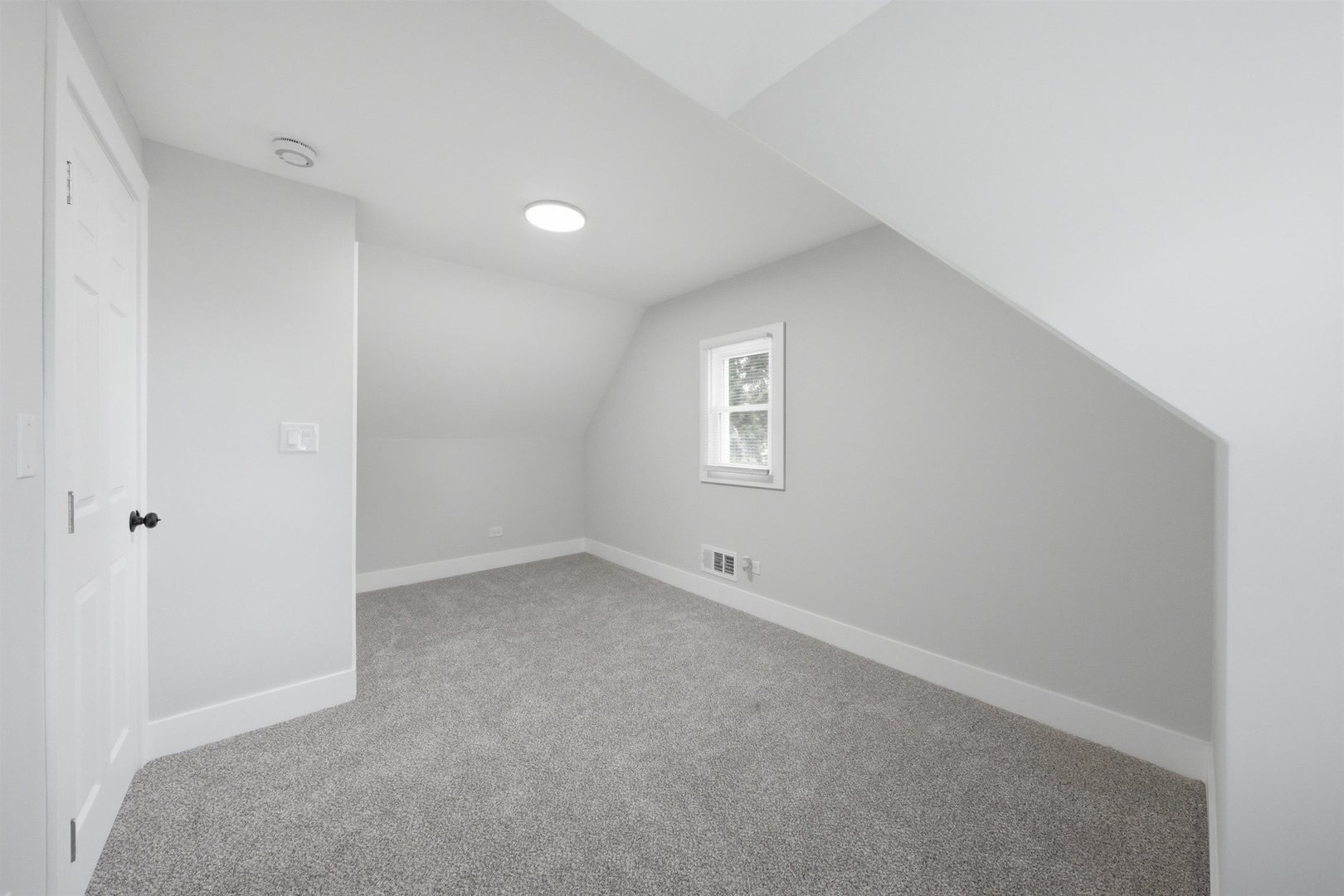 15480 Millard Avenue Property Photo 21