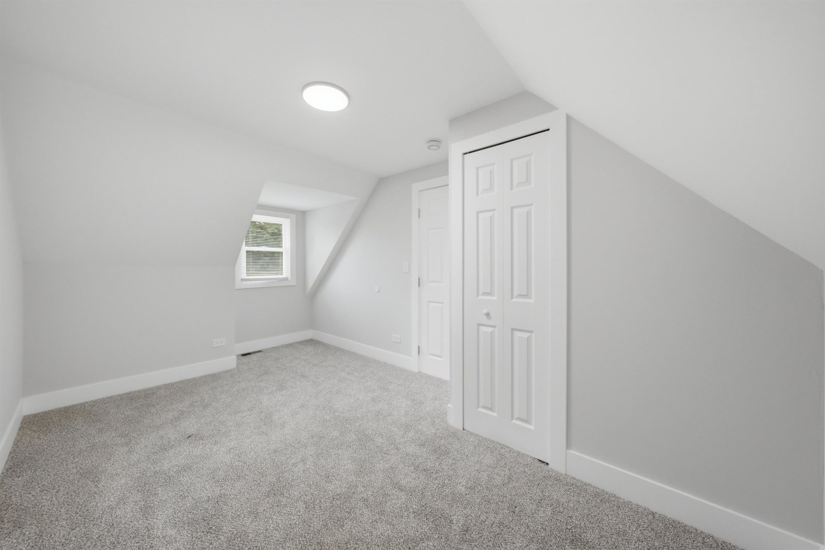 15480 Millard Avenue Property Photo 22