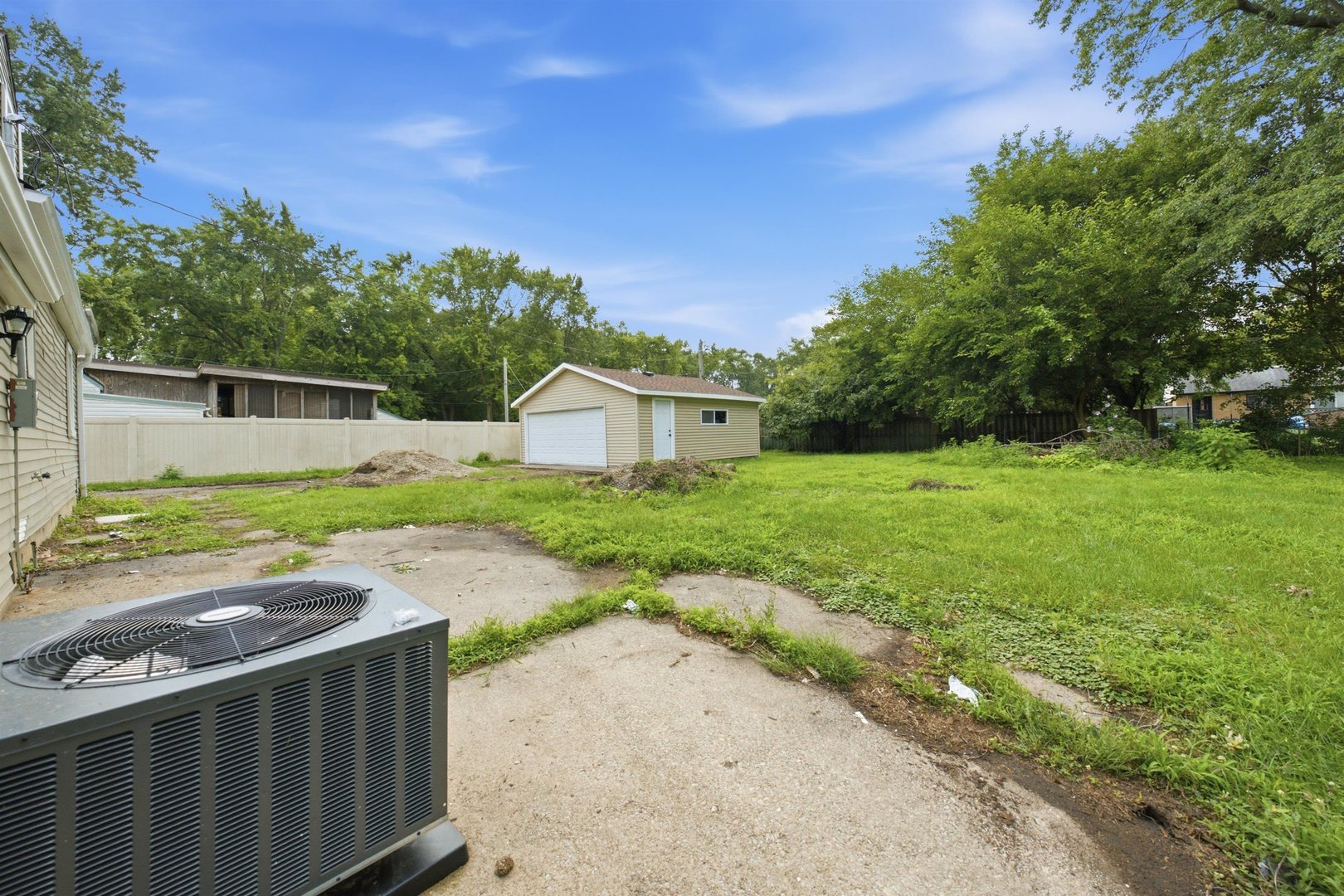 15480 Millard Avenue Property Photo 23