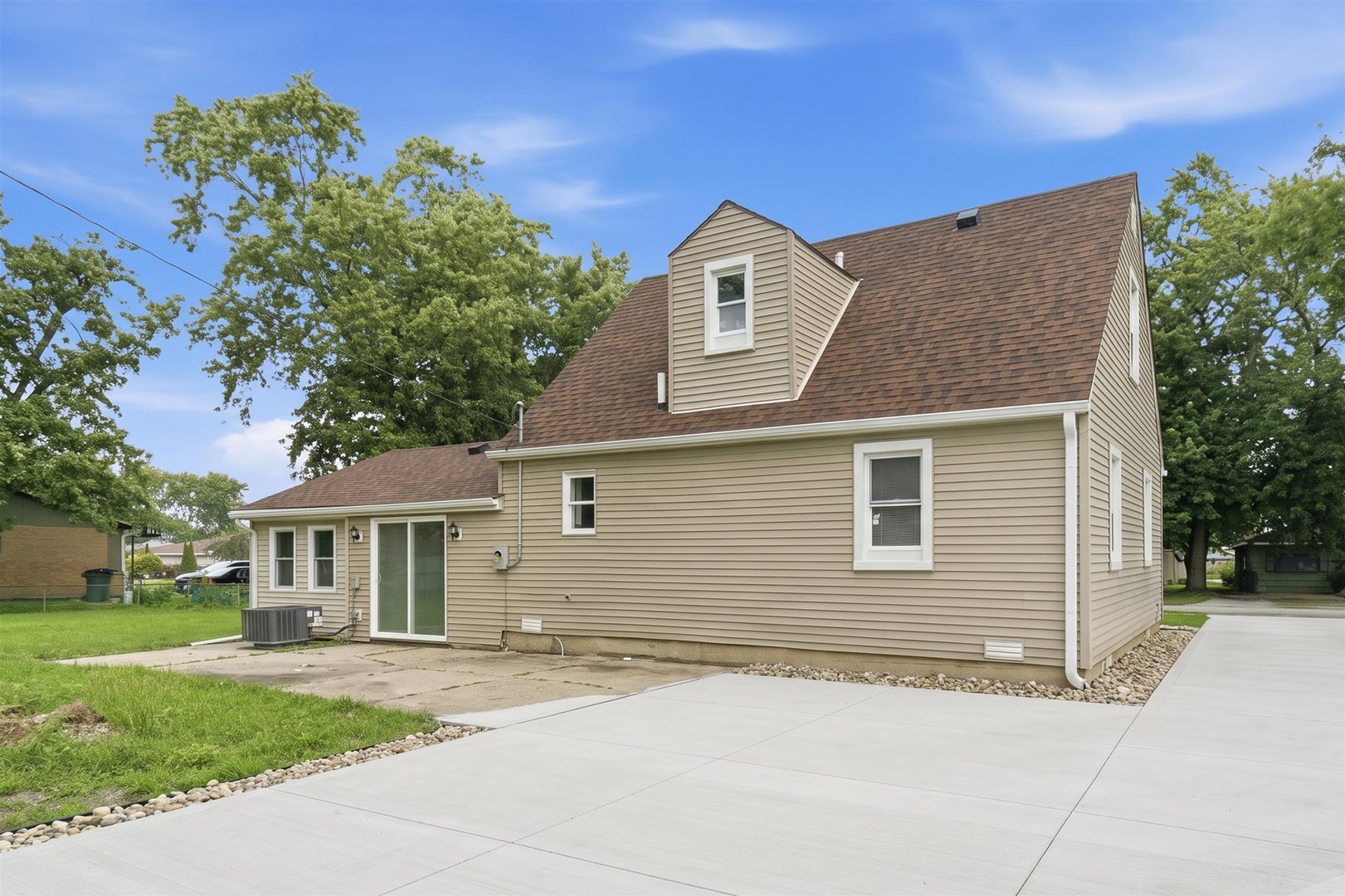 15480 Millard Avenue Property Photo 25