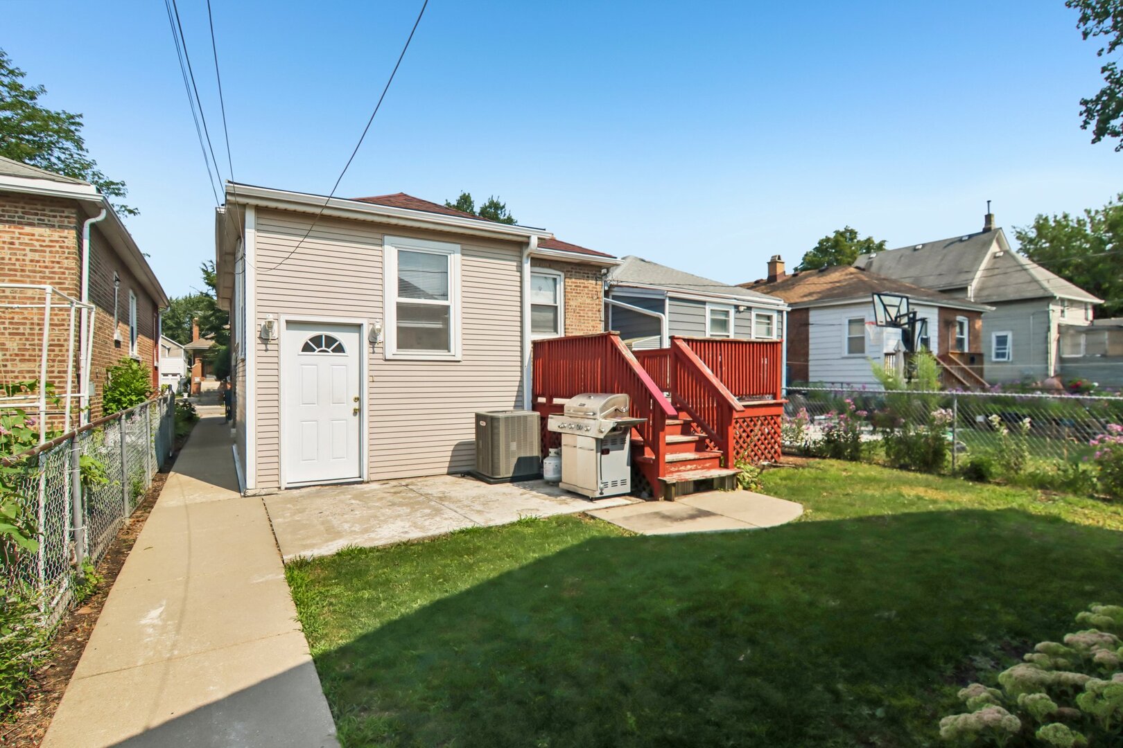2636 N Neva Avenue Property Photo 22
