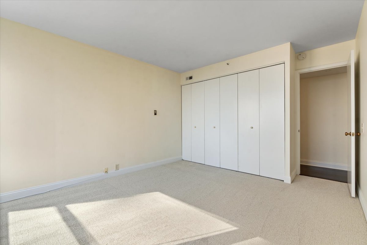 400 E Ohio Street 3202 Property Photo 18
