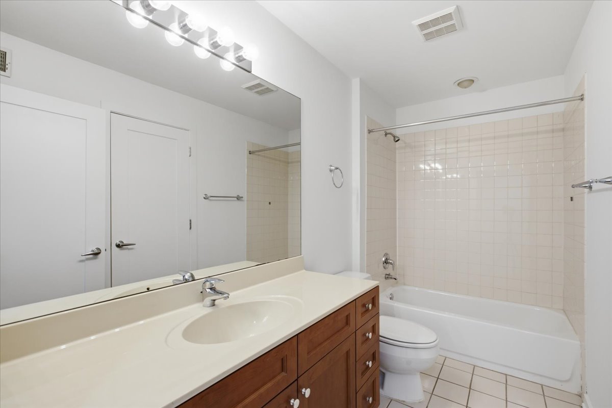 1707 W George Street 60 Property Photo 13