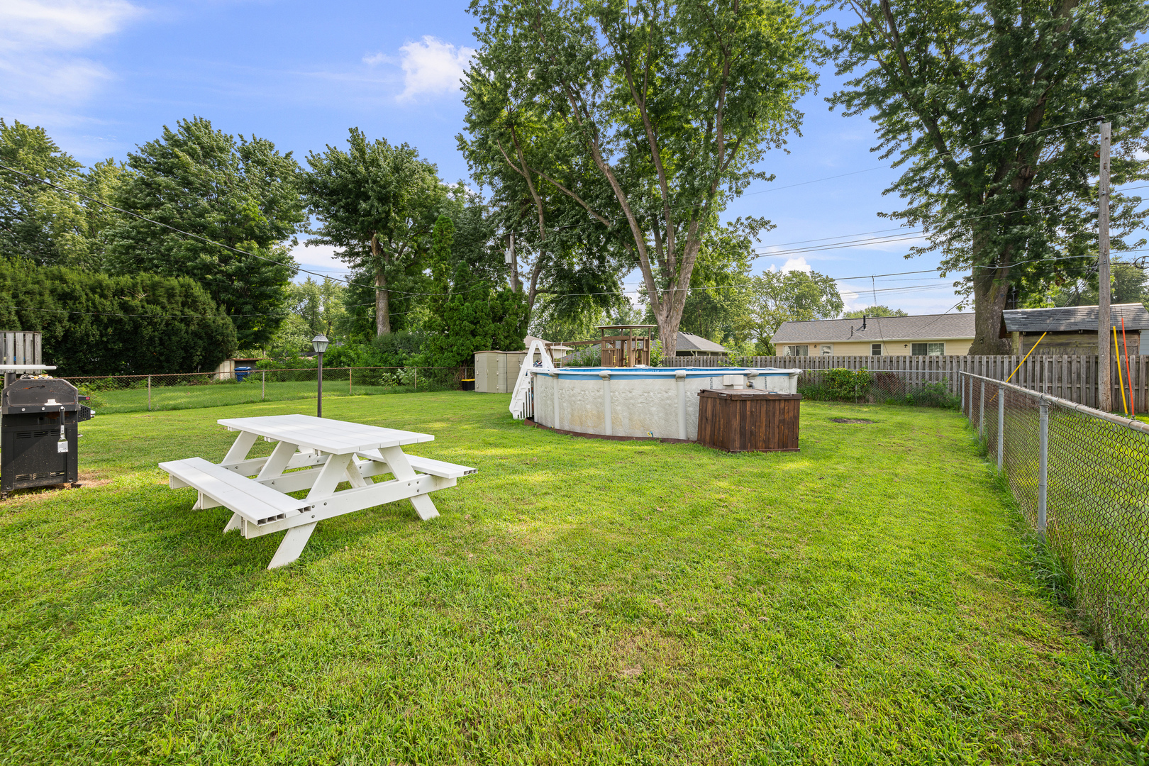 3121 Greenbrier Drive Property Photo 4
