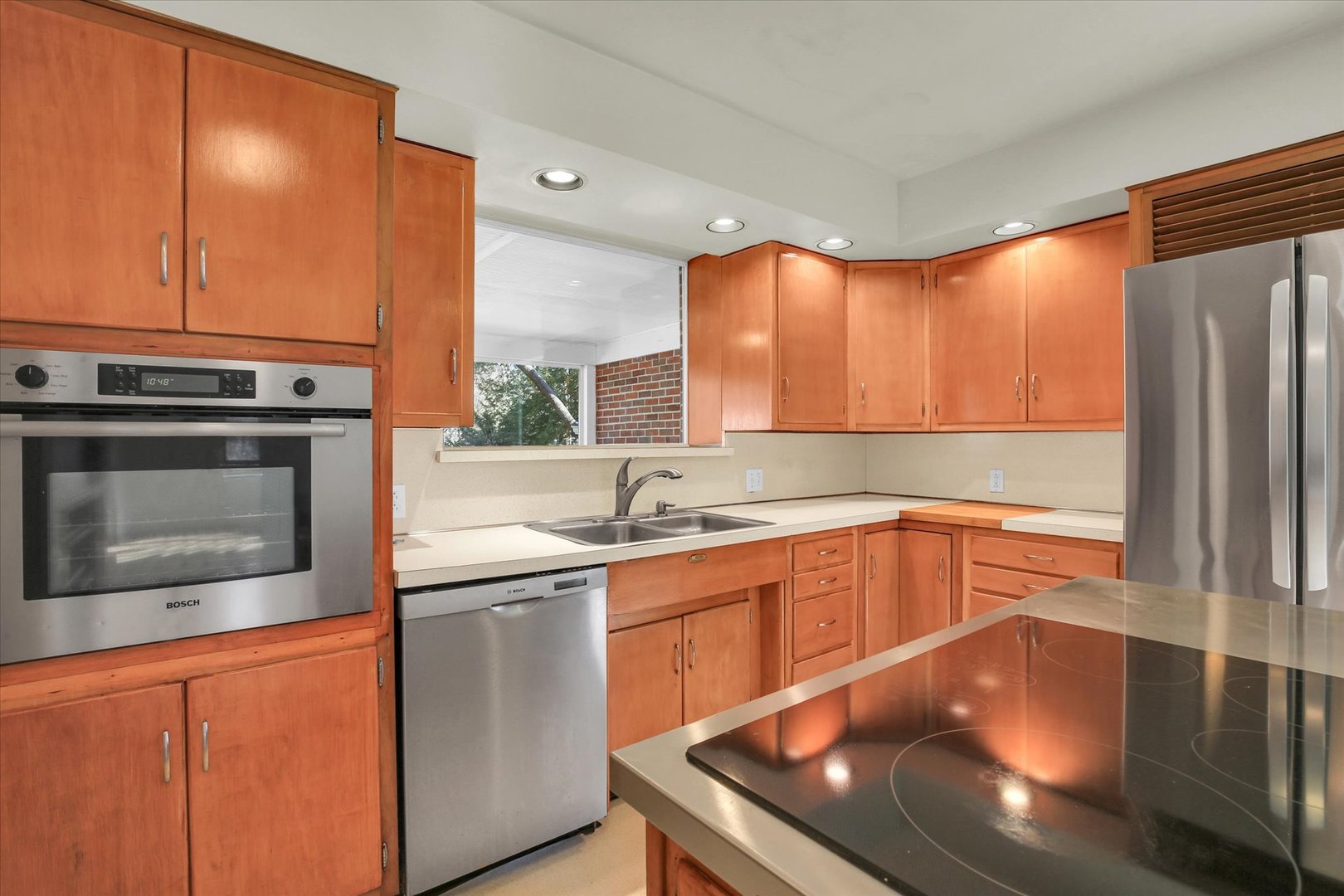 402 W Pennsylvania Avenue Property Photo 5