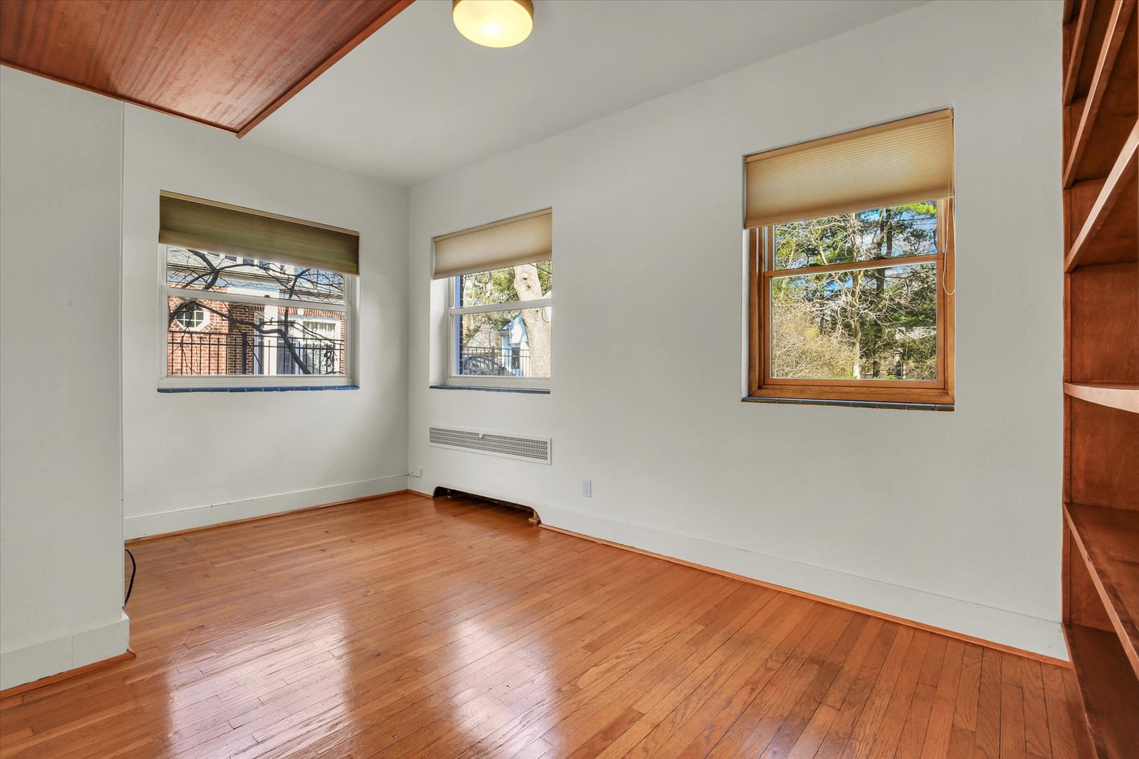 402 W Pennsylvania Avenue Property Photo 6
