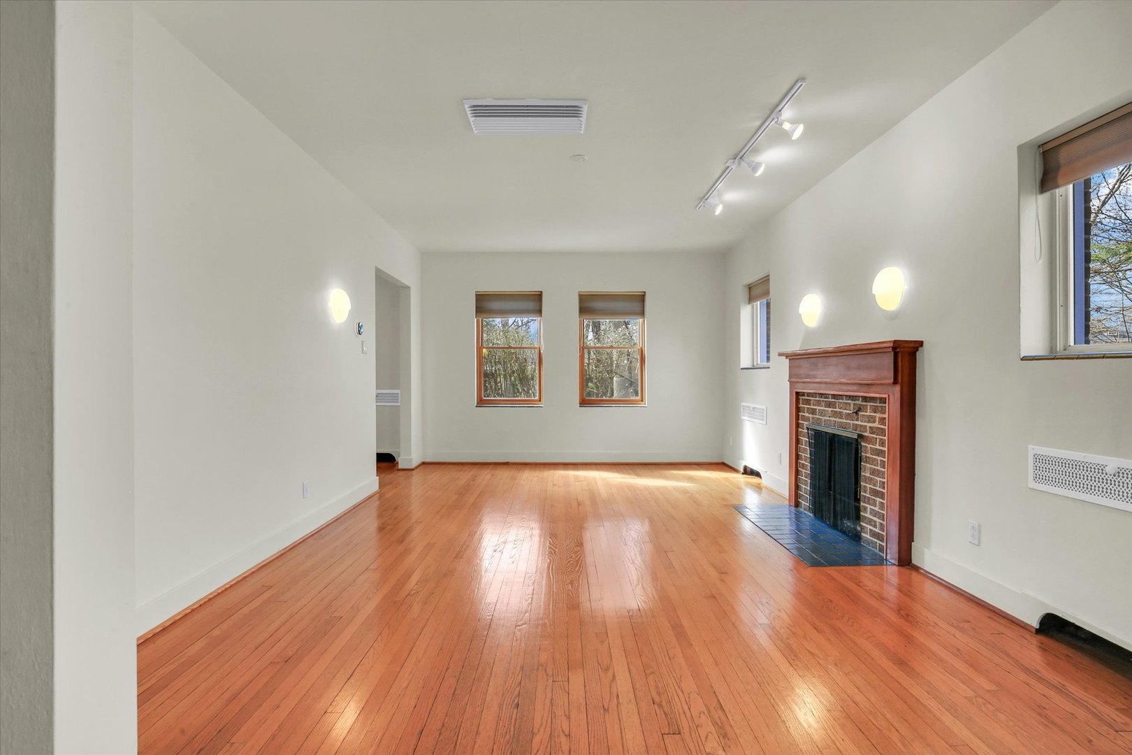 402 W Pennsylvania Avenue Property Photo 13