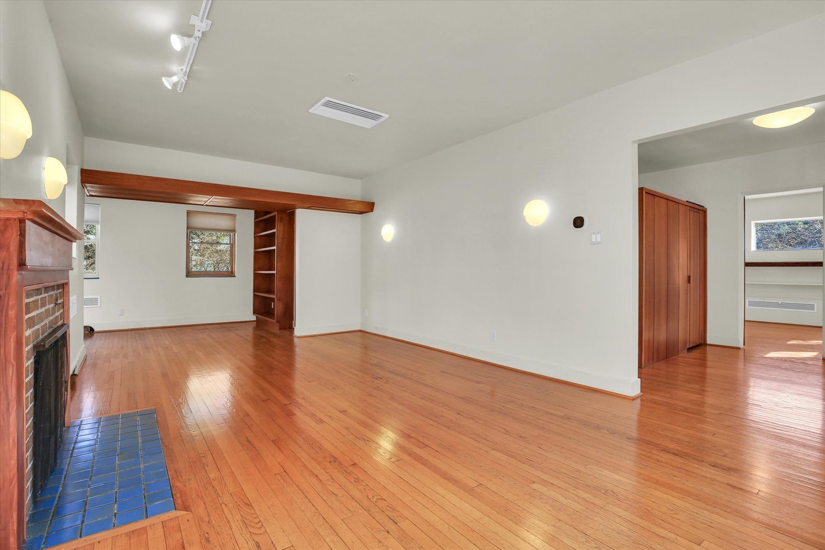 402 W Pennsylvania Avenue Property Photo 18