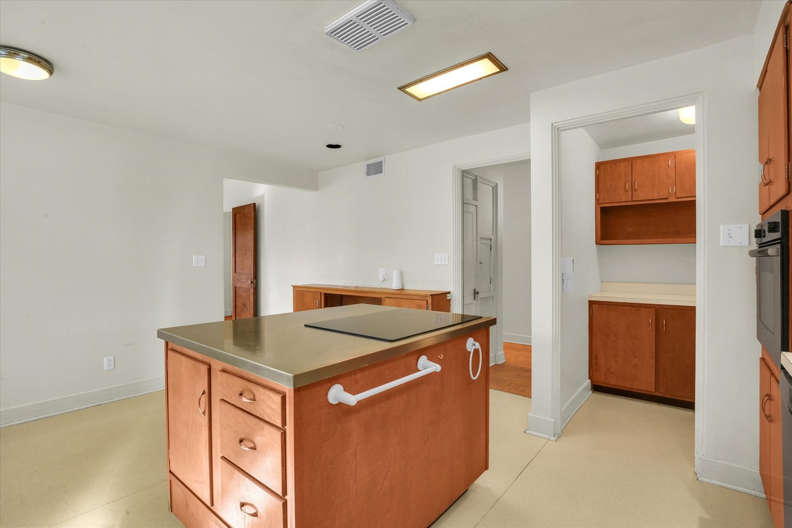 402 W Pennsylvania Avenue Property Photo 20