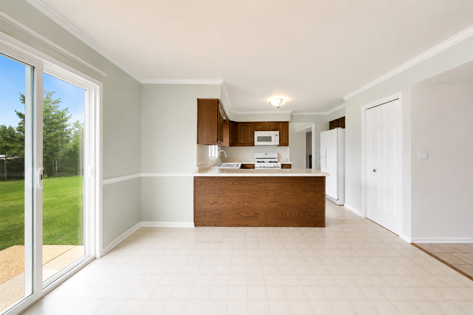 320 Yorkshire Drive Property Photo 5