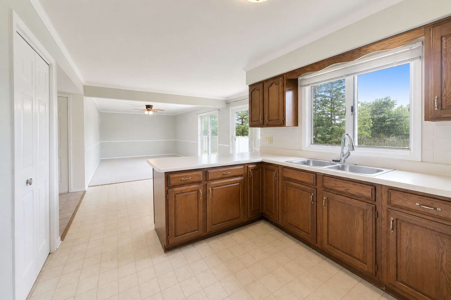 320 Yorkshire Drive Property Photo 6