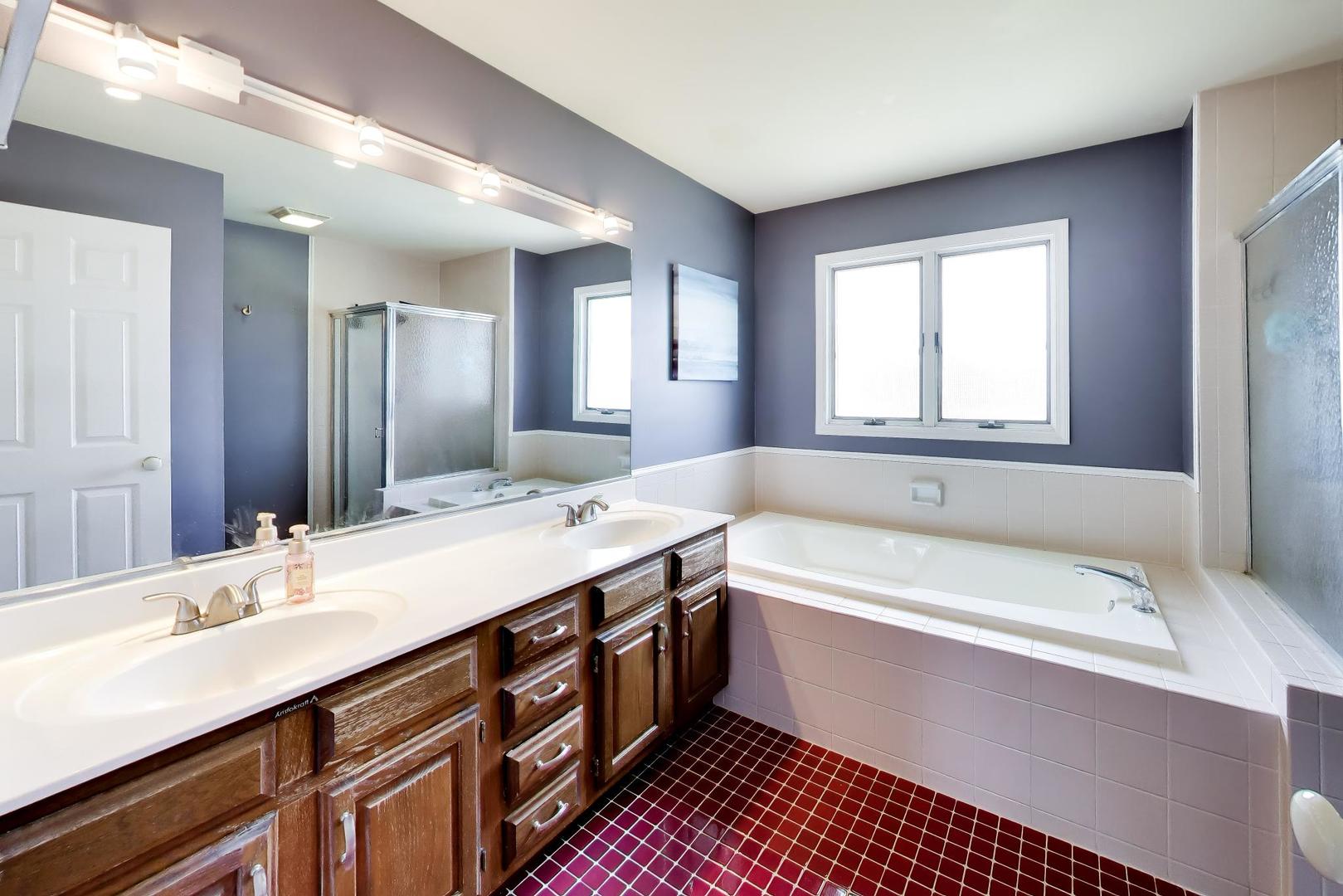 320 Yorkshire Drive Property Photo 10