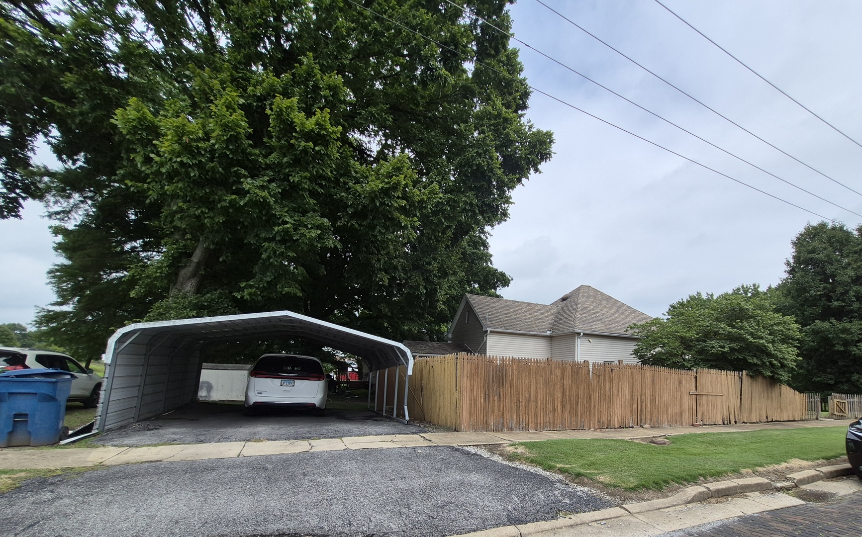207 S Emma Street Property Photo 3