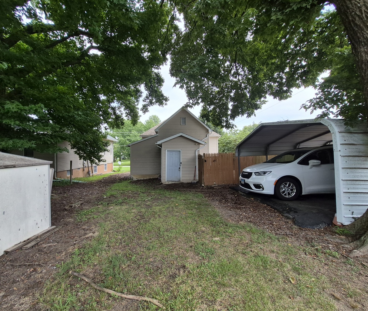 207 S Emma Street Property Photo 4