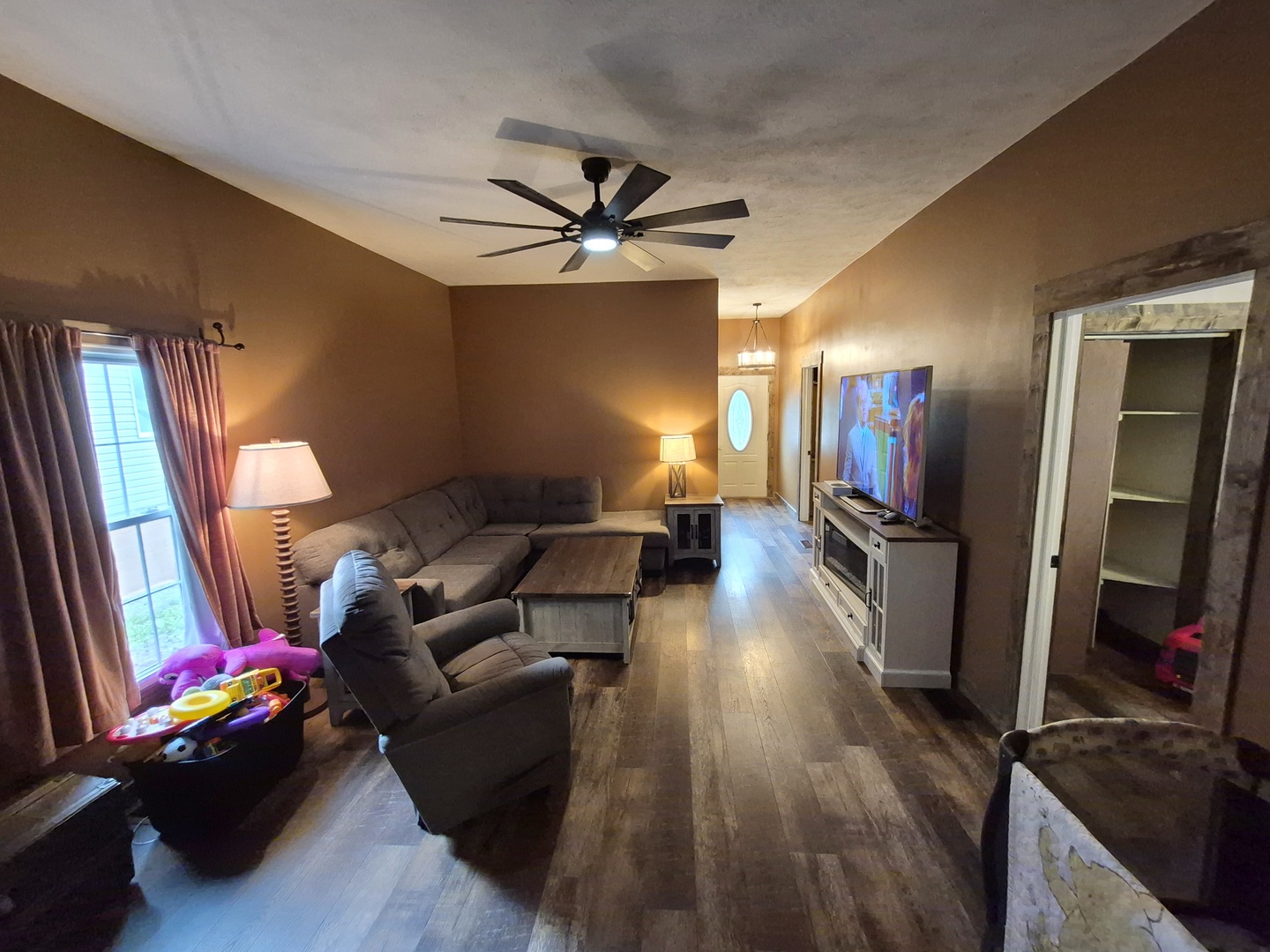 207 S Emma Street Property Photo 7