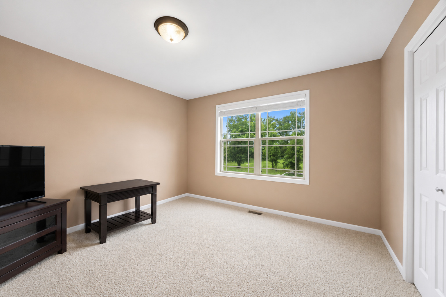 2260 E Tiffany Drive Property Photo 11