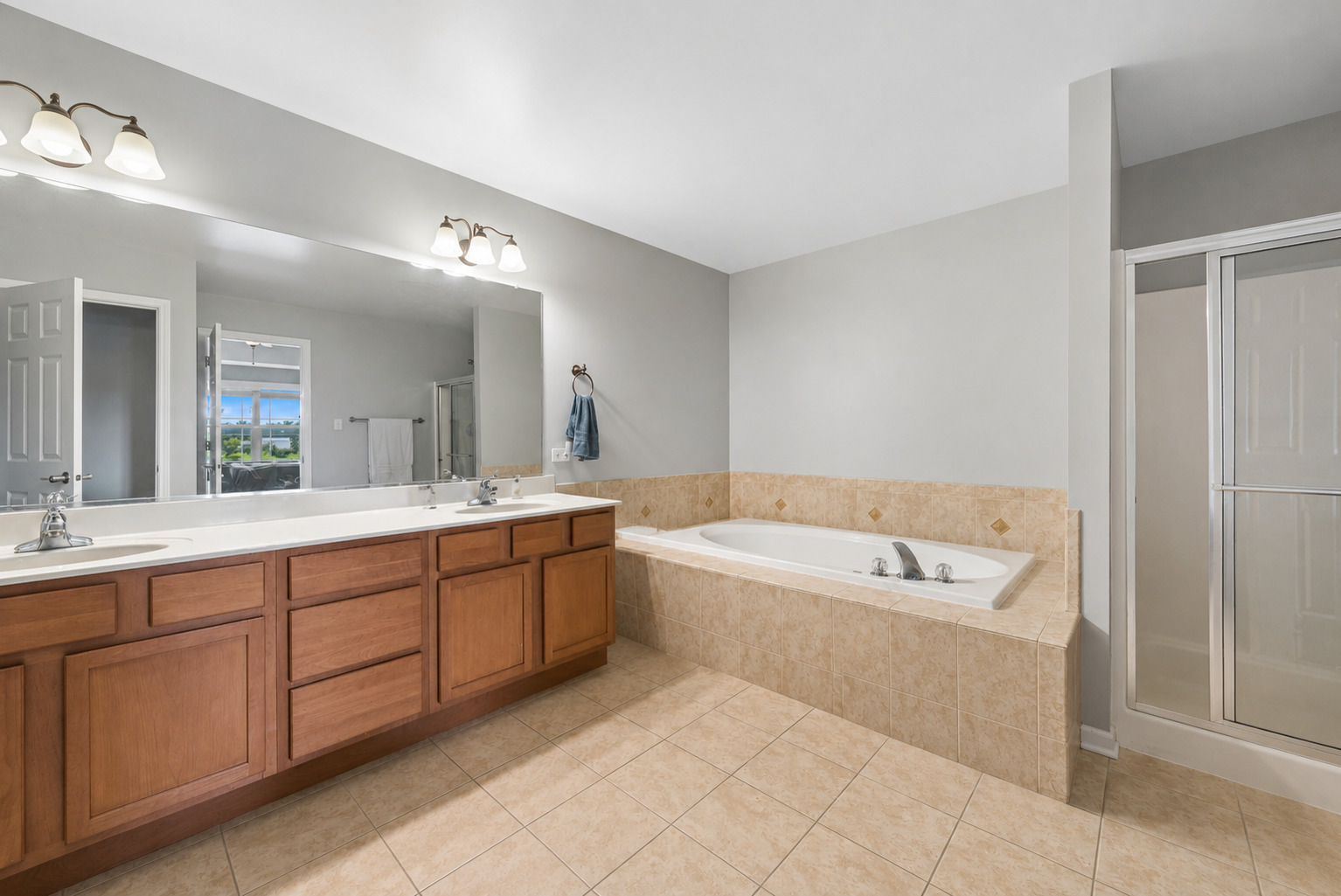 2260 E Tiffany Drive Property Photo 14