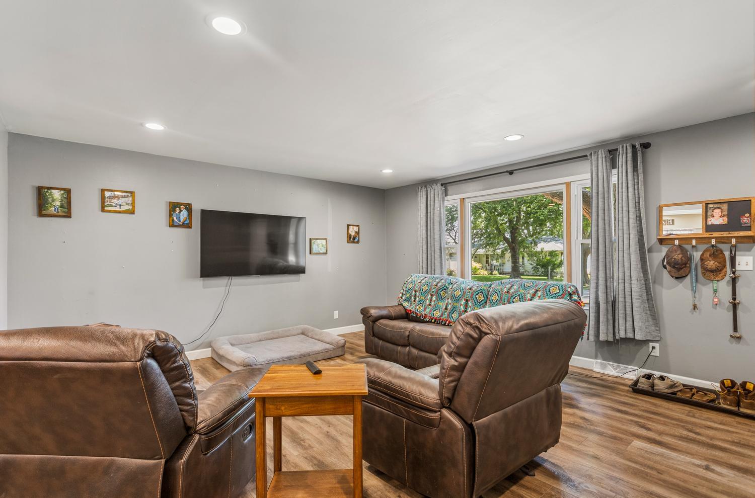 304 S Mckinley Street Property Photo 5