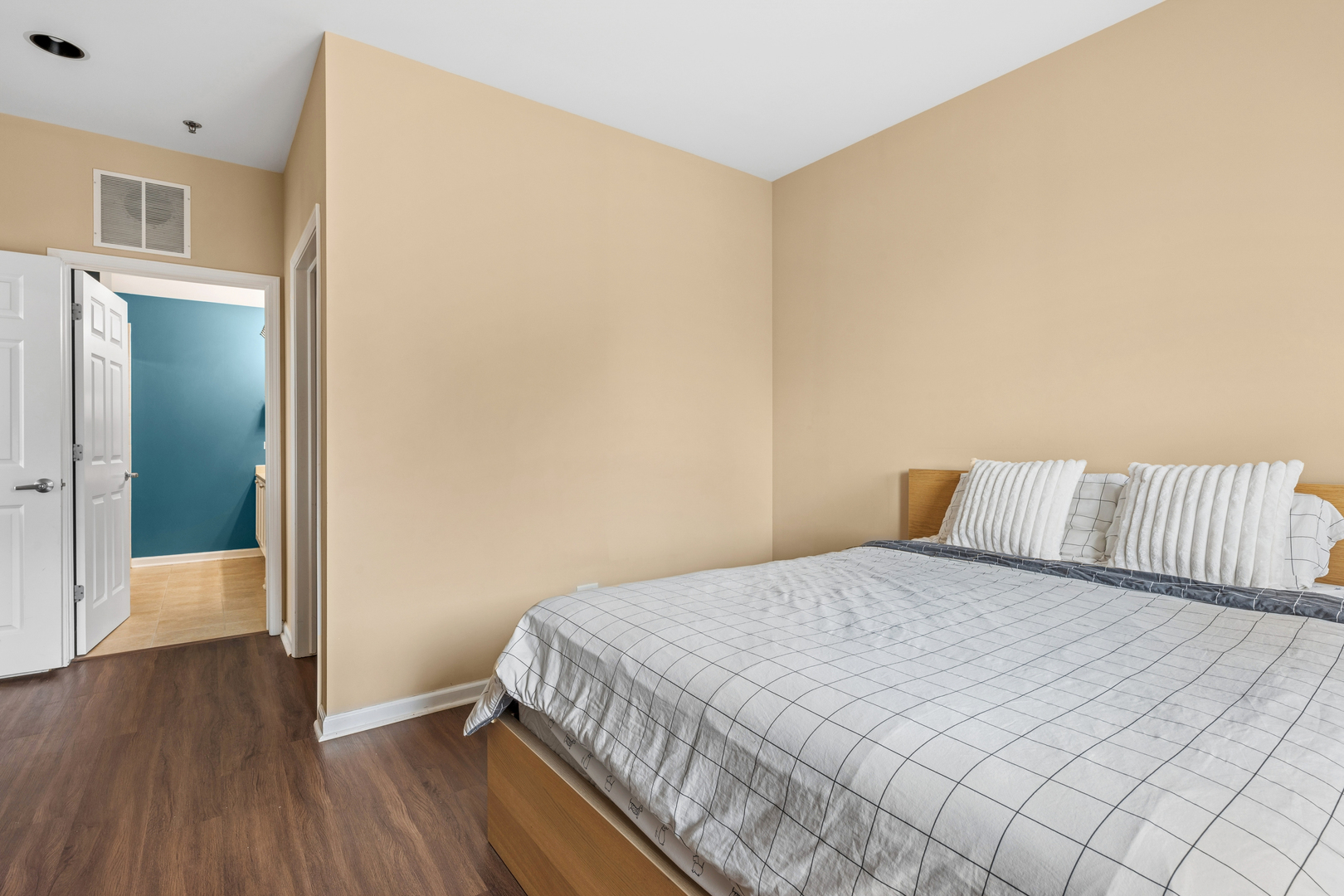 3450 S Halsted Street 202 Property Photo 9