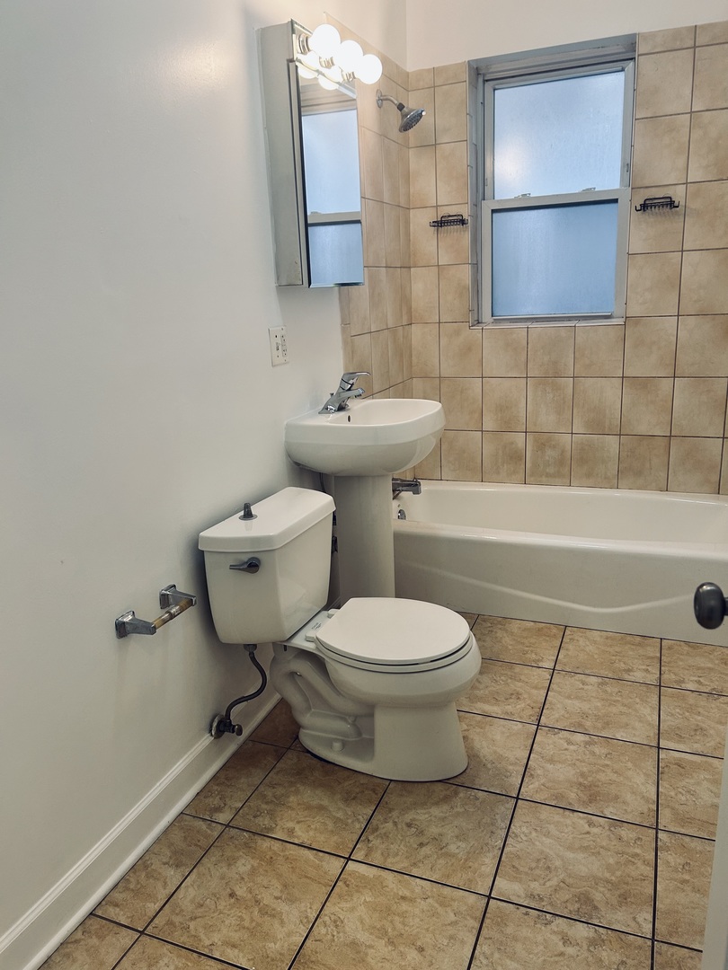 3222 W Berteau Avenue 1 Property Photo 11