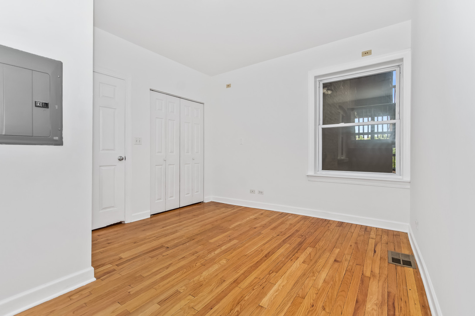 3222 W Berteau Avenue 1 Property Photo 17