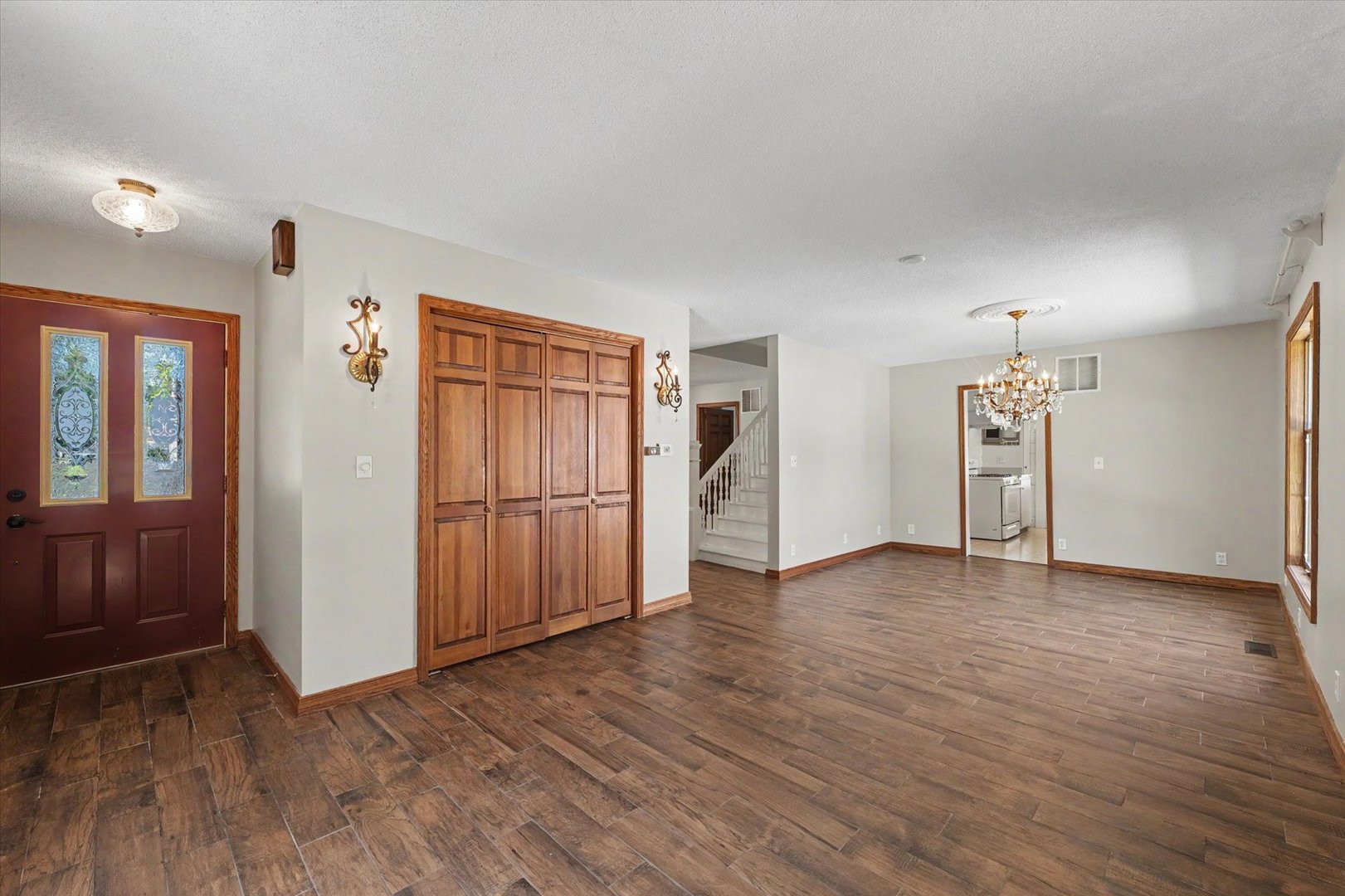 12 S Walnut Street Property Photo 2