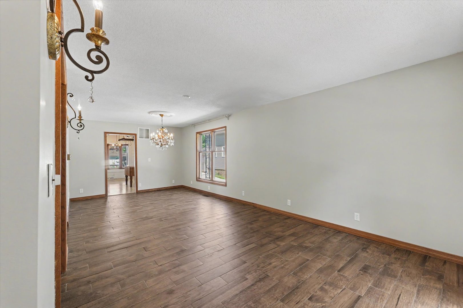 12 S Walnut Street Property Photo 3