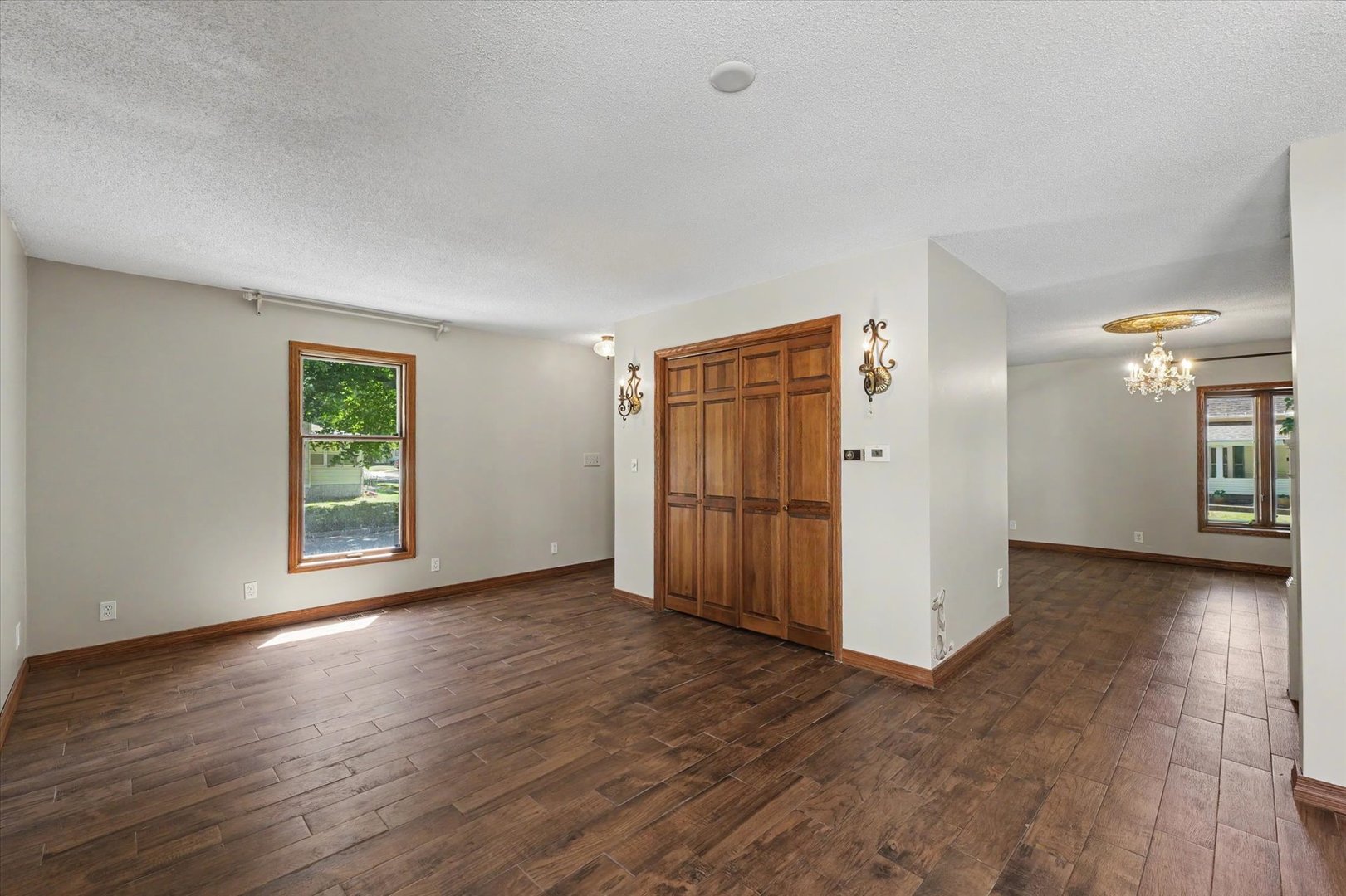 12 S Walnut Street Property Photo 5