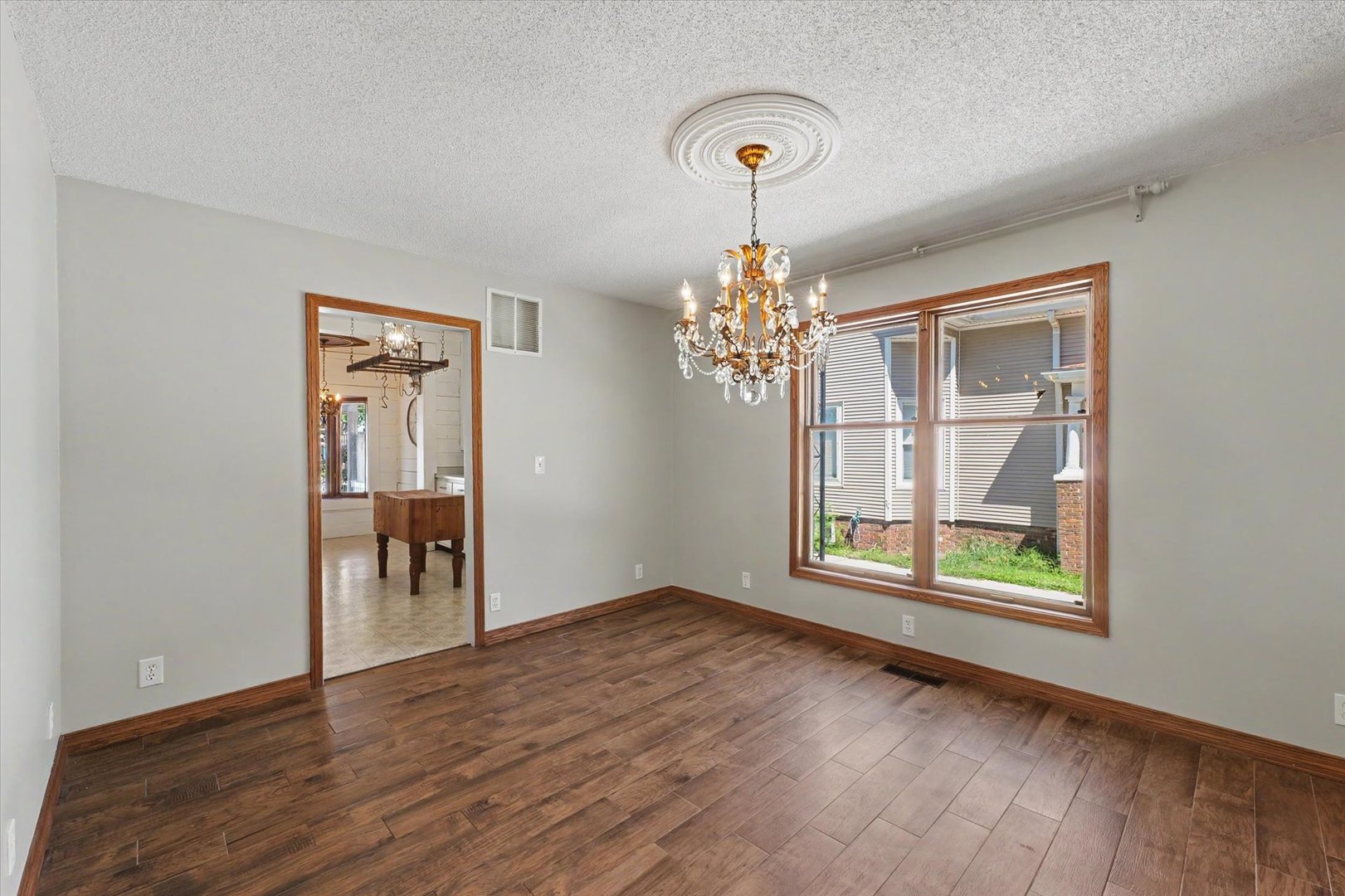 12 S Walnut Street Property Photo 6