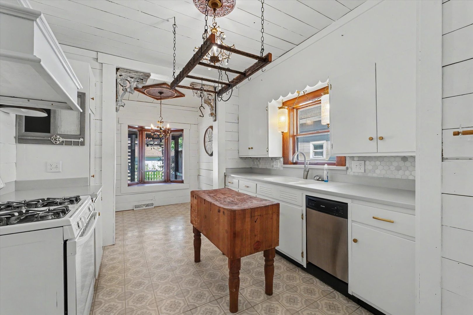 12 S Walnut Street Property Photo 7