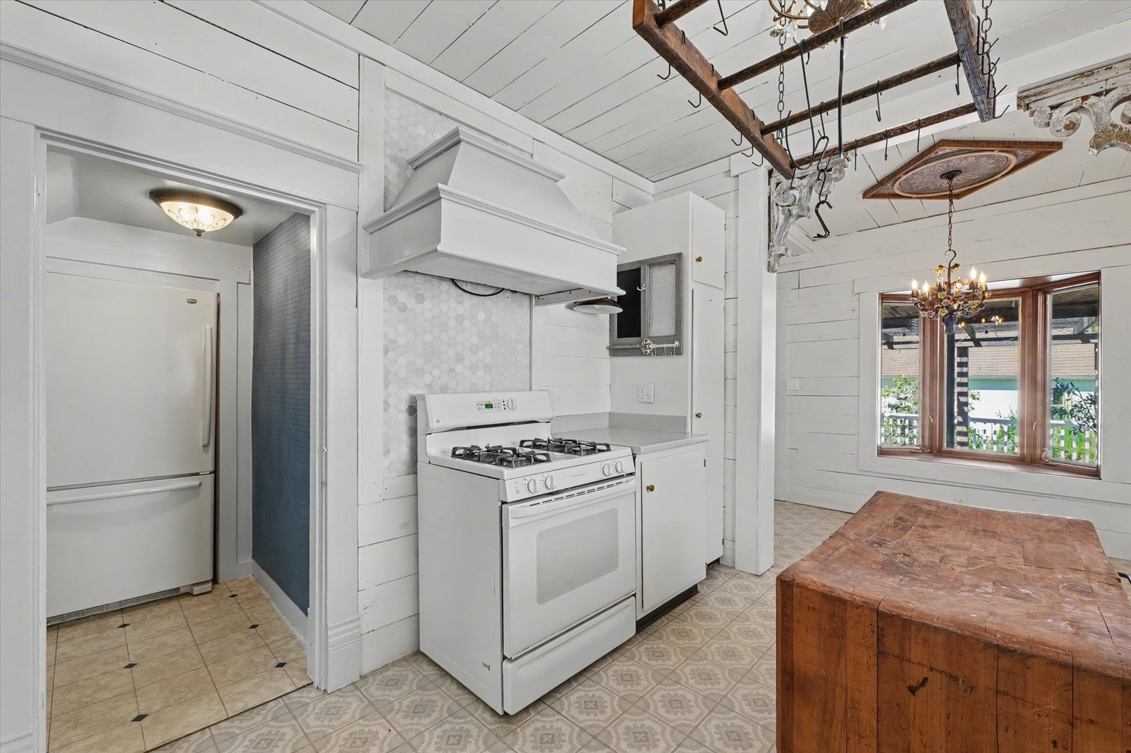 12 S Walnut Street Property Photo 8