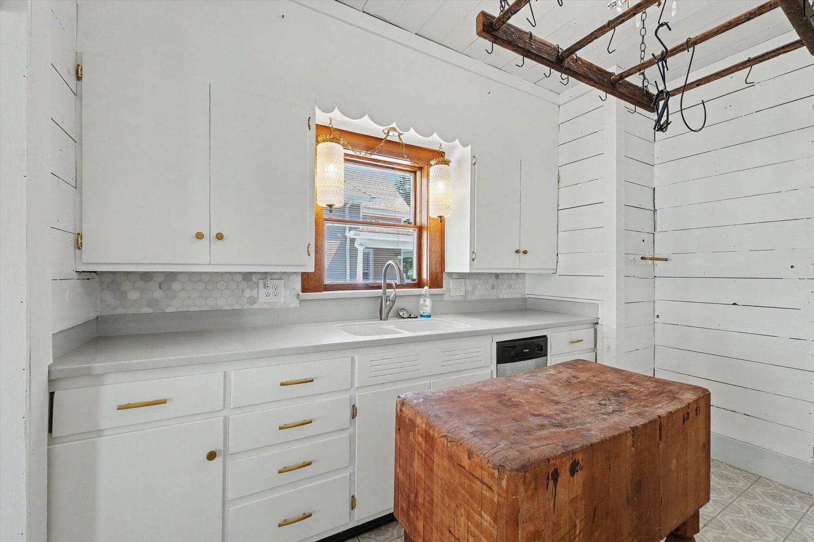 12 S Walnut Street Property Photo 9