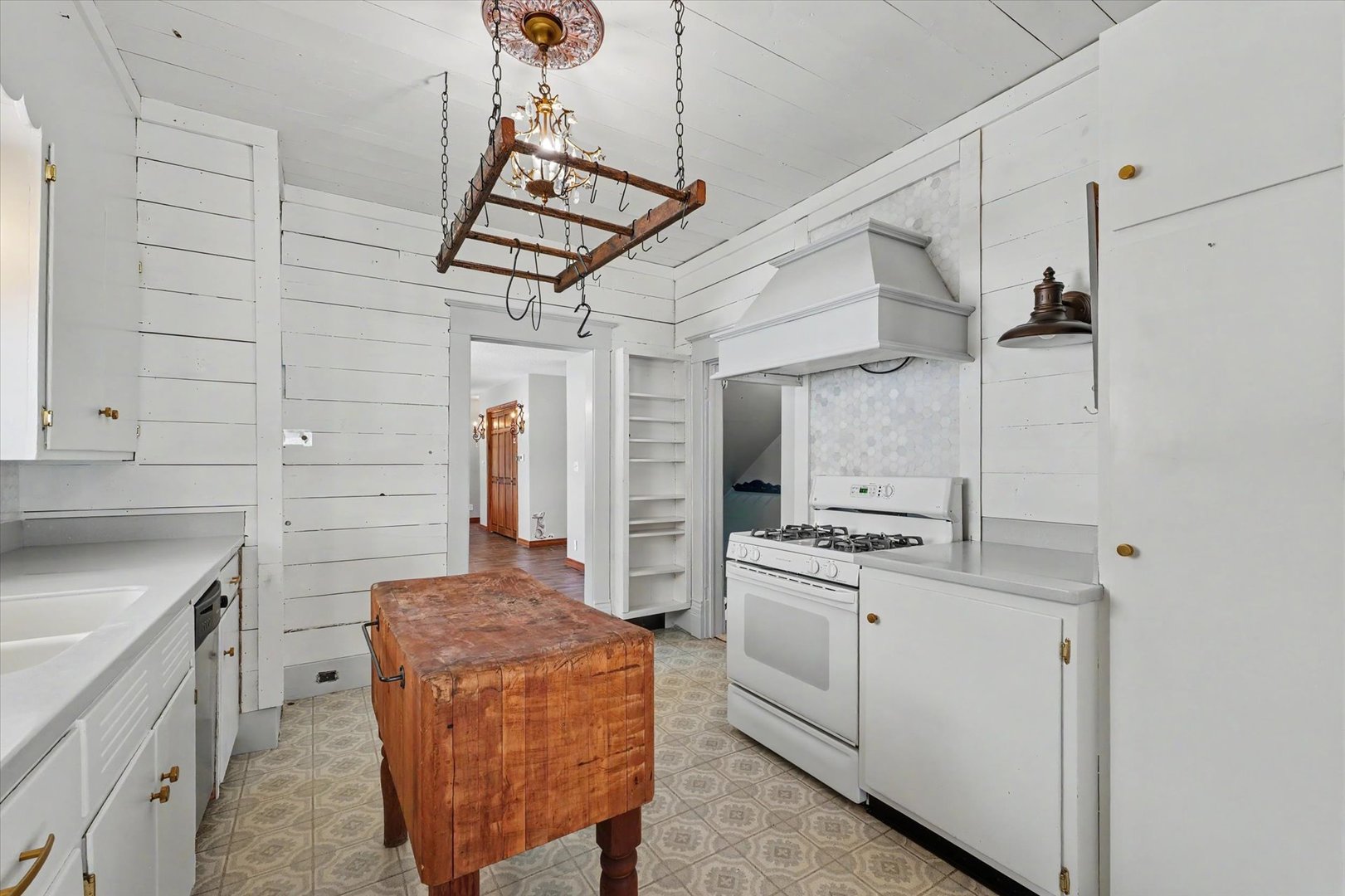 12 S Walnut Street Property Photo 10