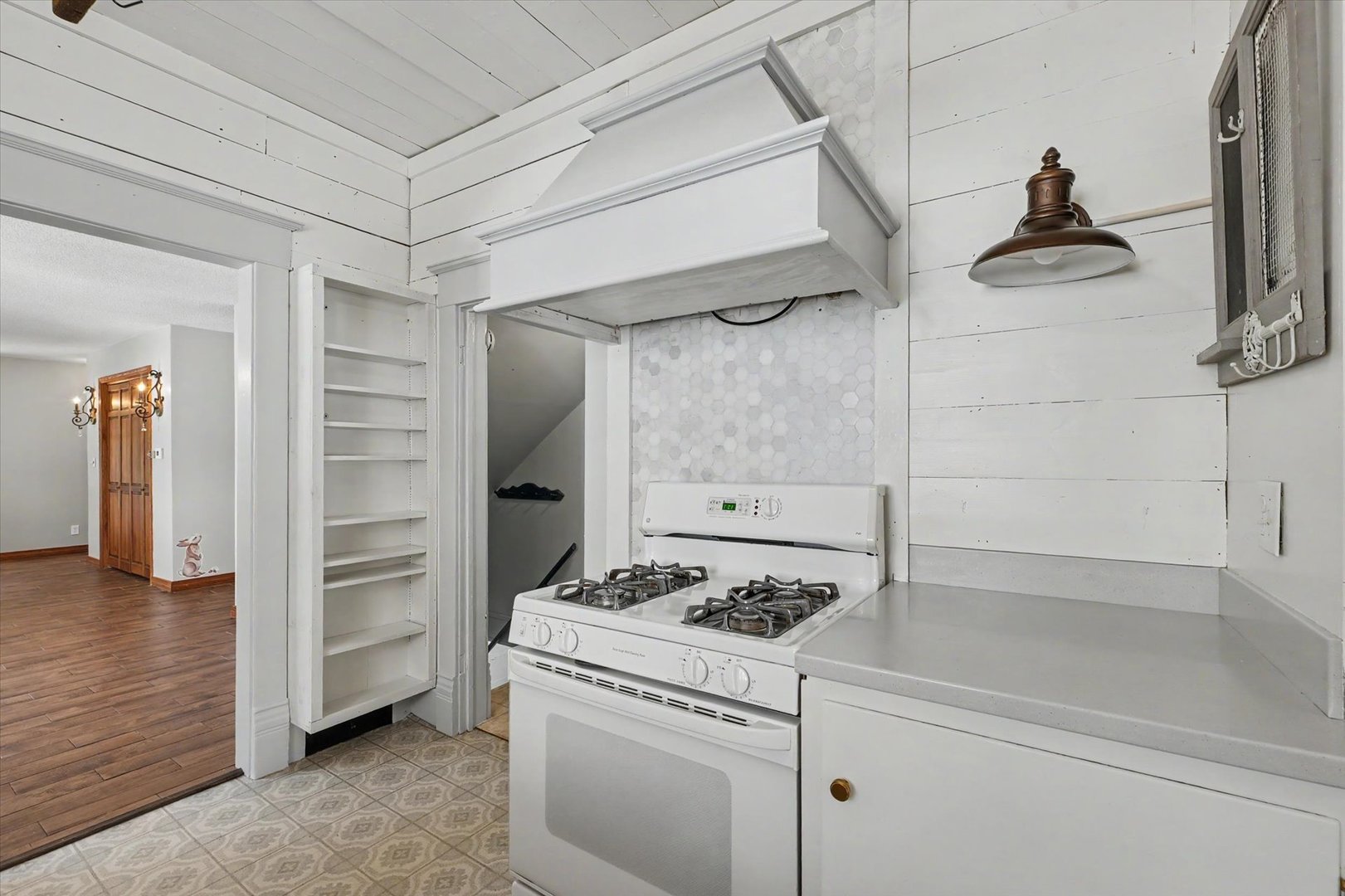 12 S Walnut Street Property Photo 11