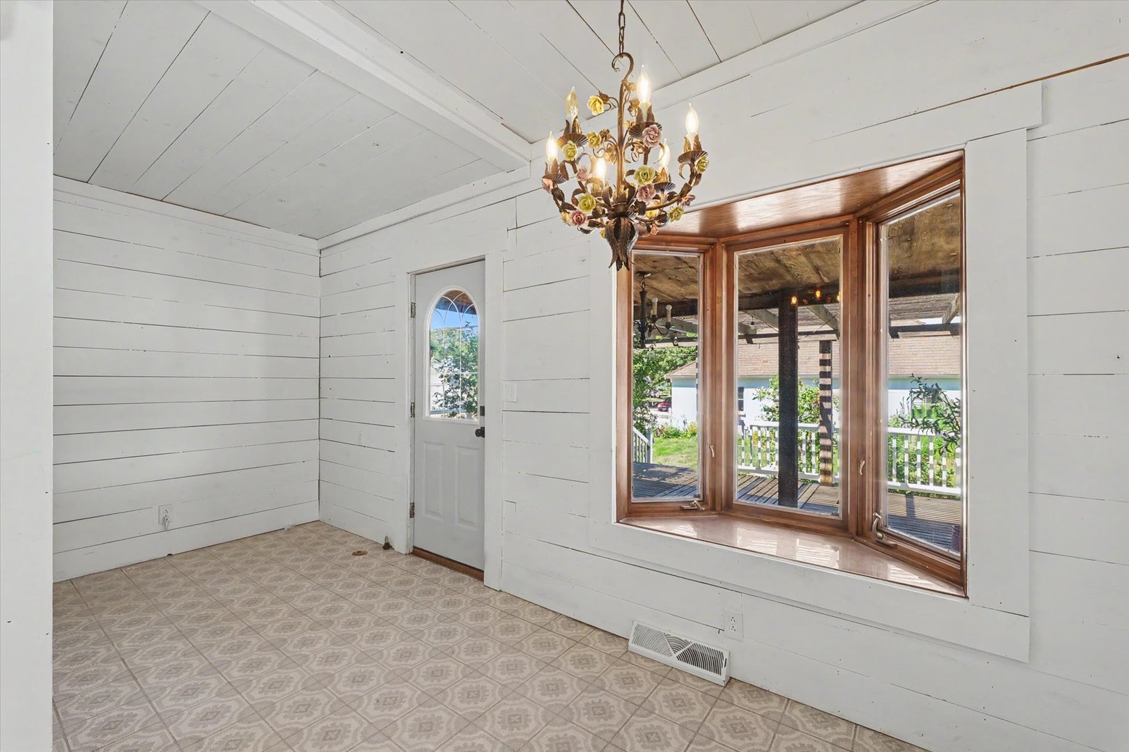 12 S Walnut Street Property Photo 13