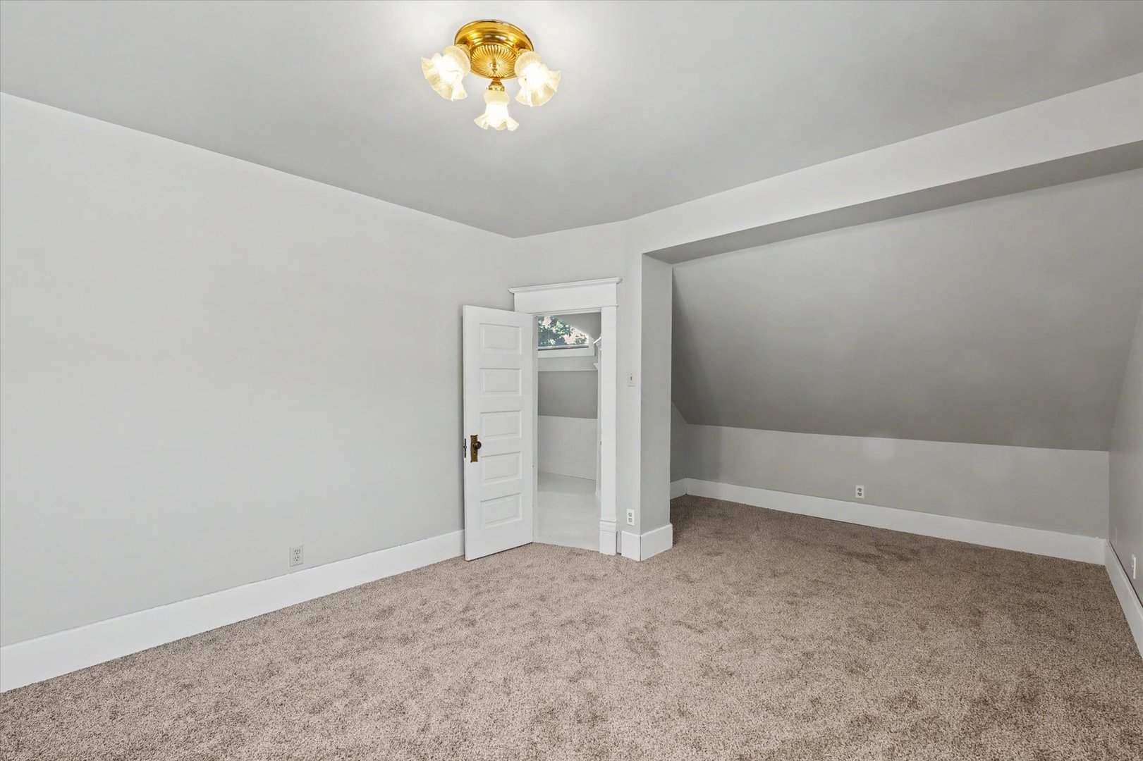 12 S Walnut Street Property Photo 24
