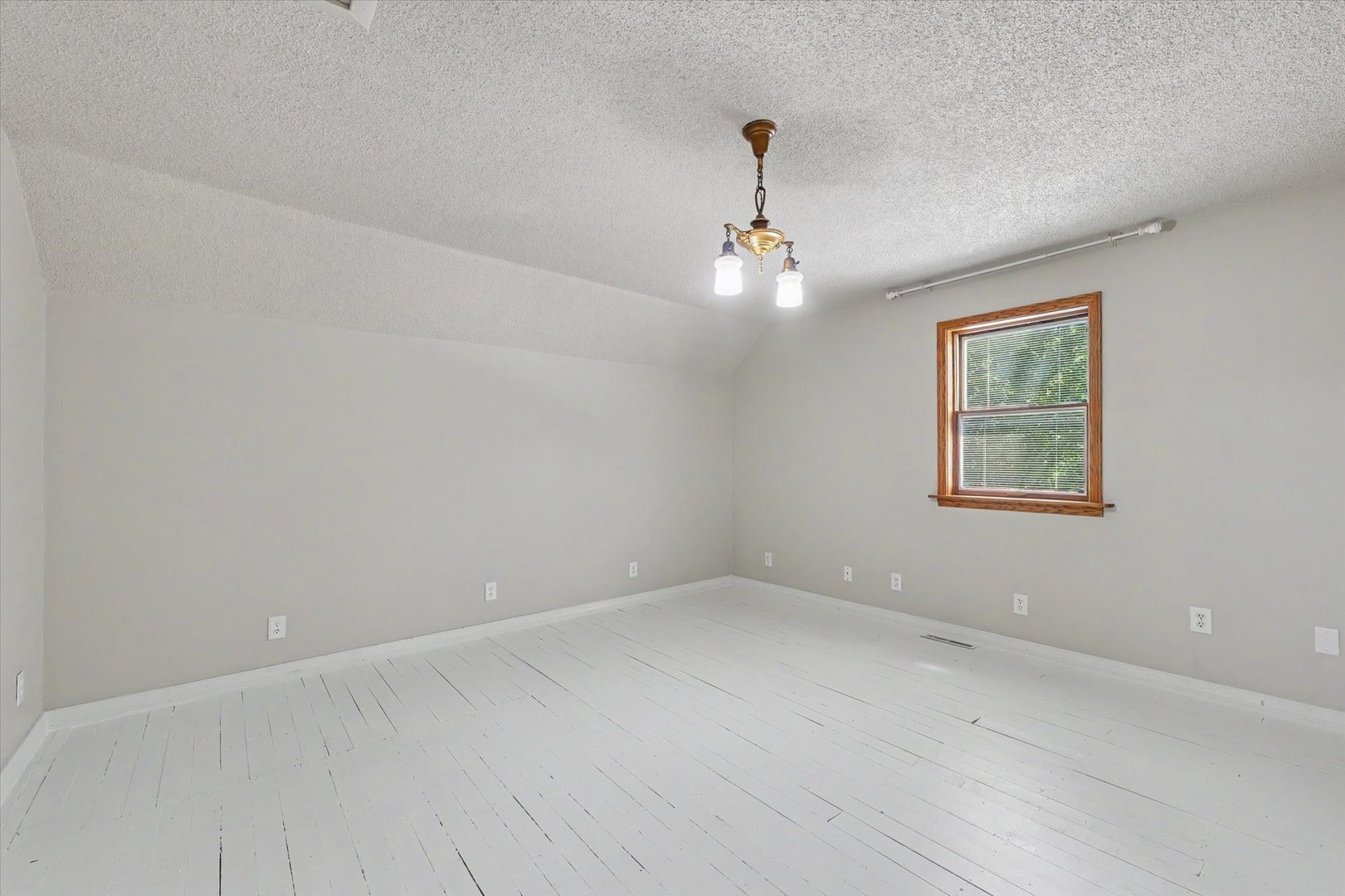 12 S Walnut Street Property Photo 27
