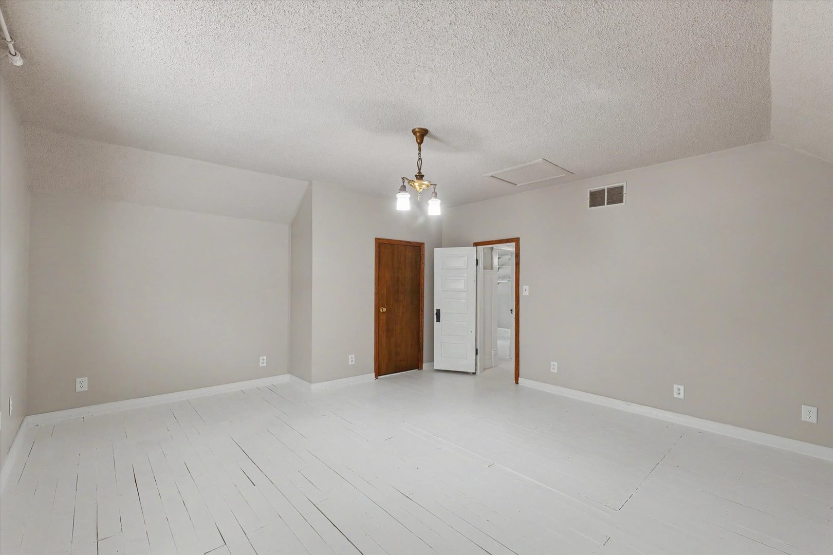 12 S Walnut Street Property Photo 28
