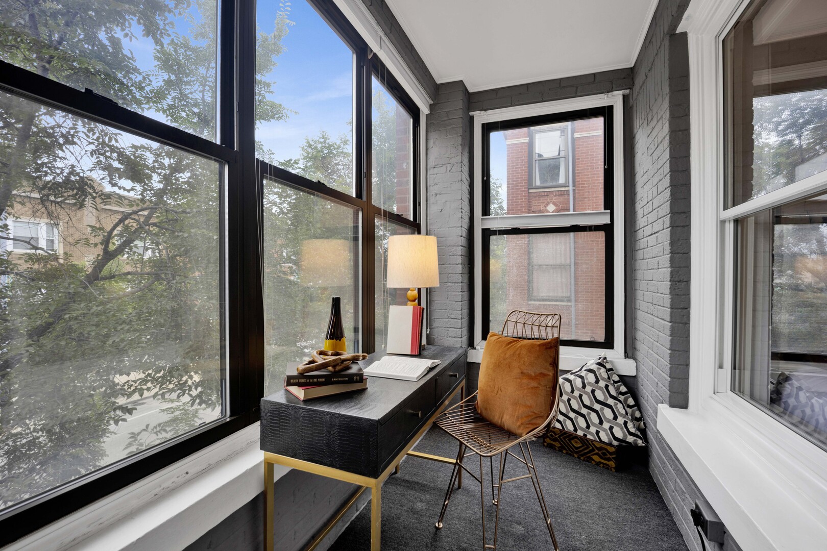 1915 W Montrose Avenue 2 Property Photo 19