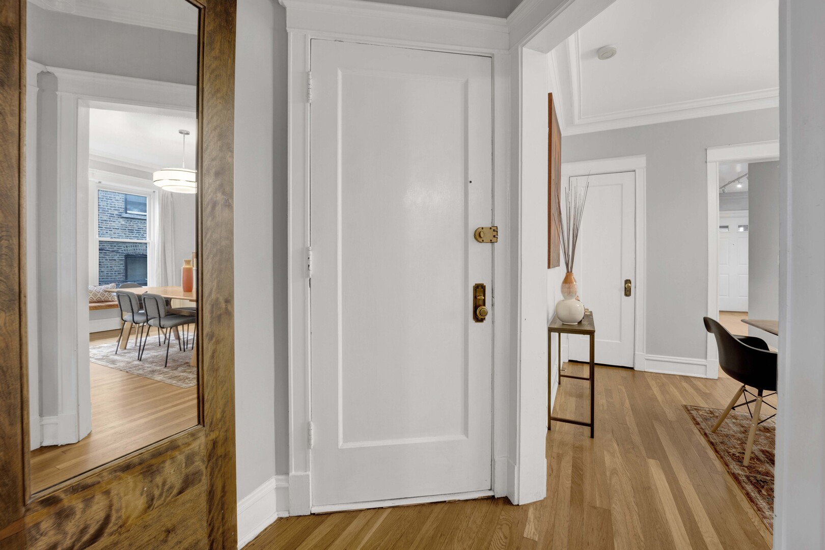1915 W Montrose Avenue 2 Property Photo 27