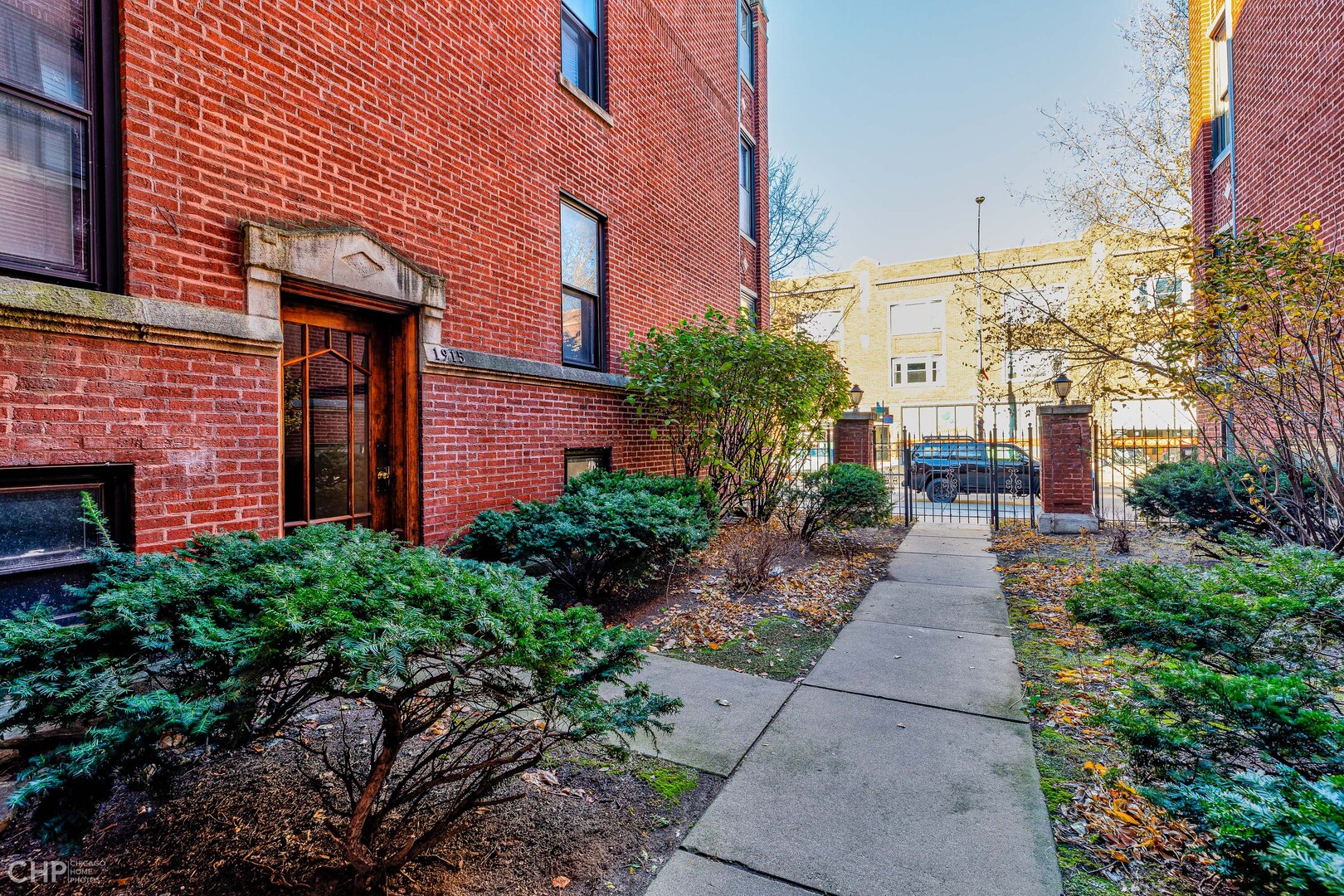 1915 W Montrose Avenue 2 Property Photo 34