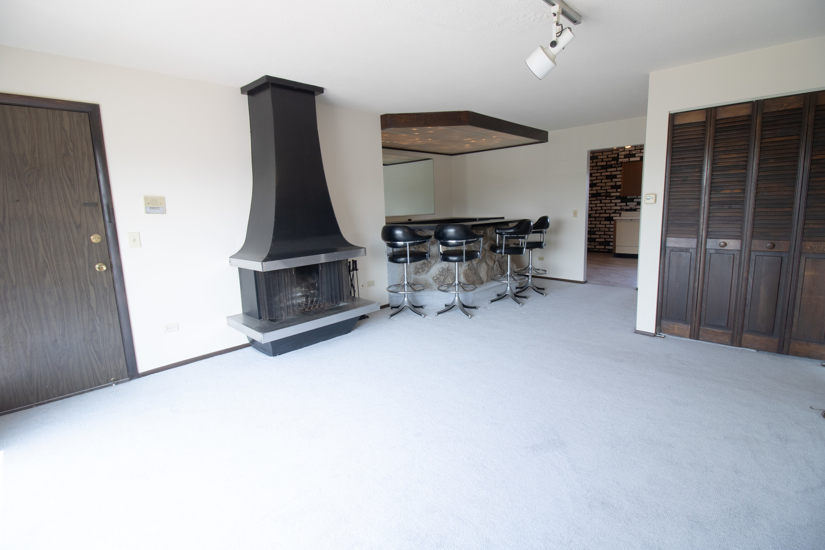 608 Cobblestone Circle F Property Photo 3