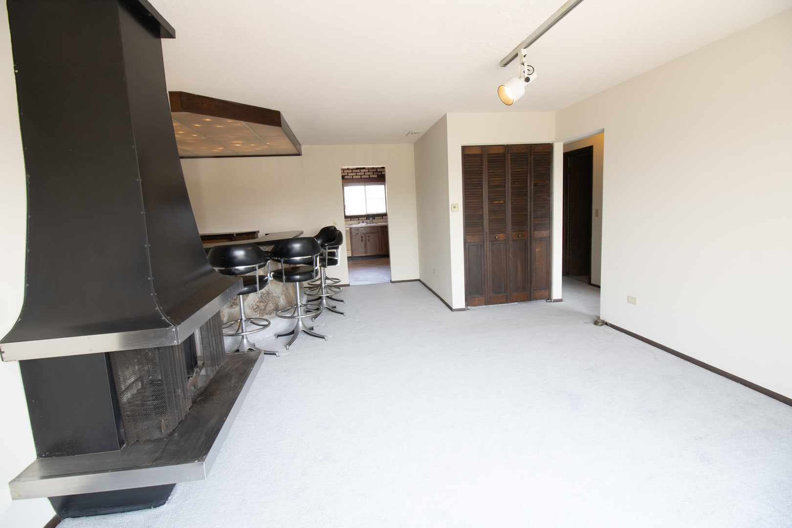 608 Cobblestone Circle F Property Photo 4