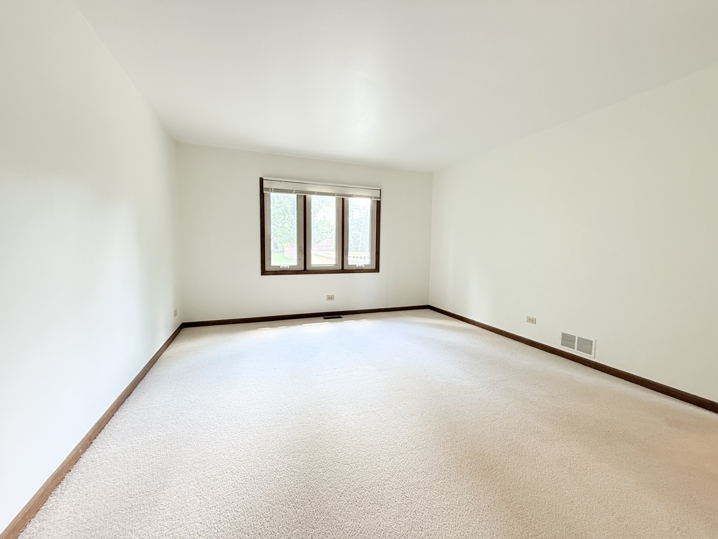 2318 River Woods Drive Property Photo 9