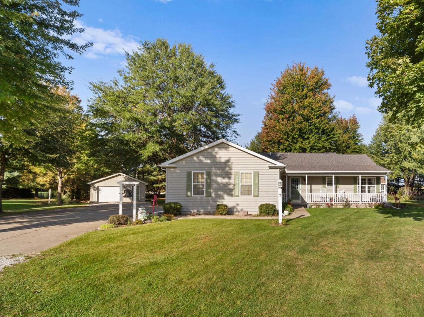 7 Sand Lake Court Property Photo 1