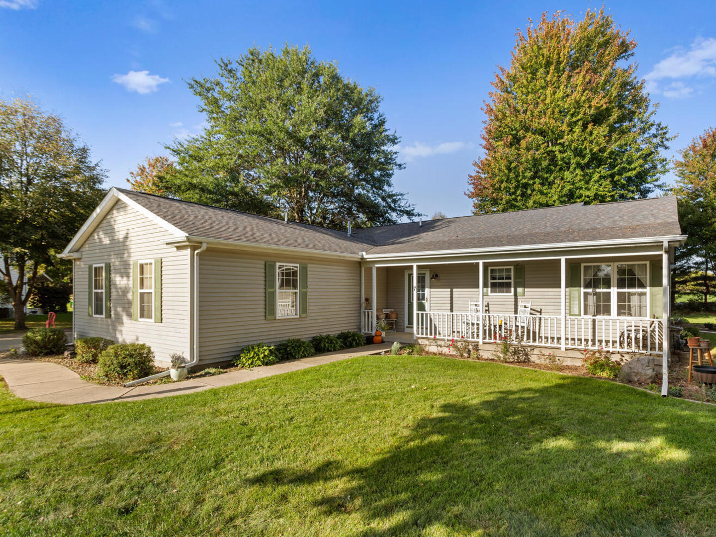 7 Sand Lake Court Property Photo 1