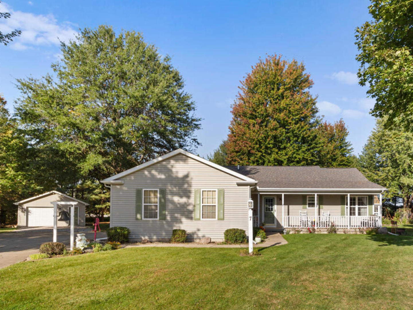 7 Sand Lake Court Property Photo 2