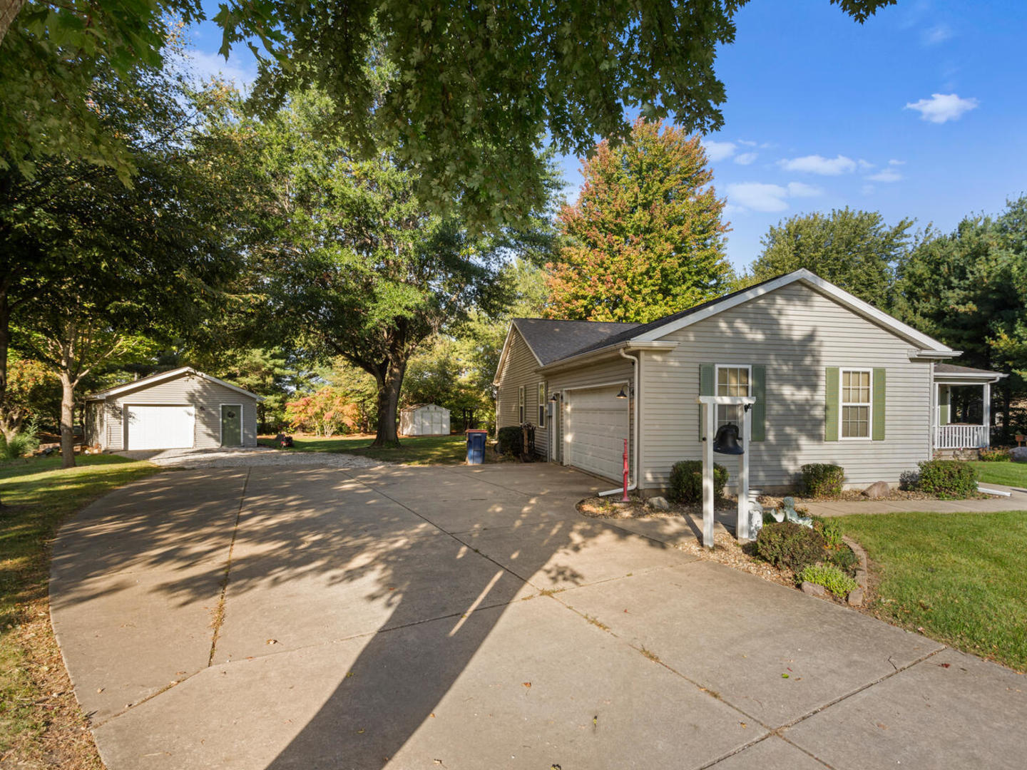 7 Sand Lake Court Property Photo 3