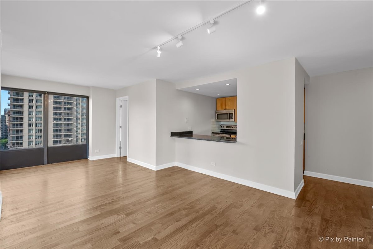 30 E Huron Street 1207 Property Photo 7