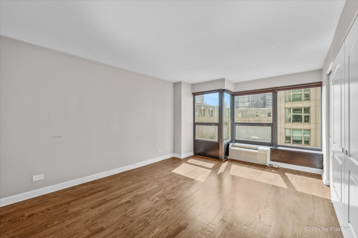 30 E Huron Street 1207 Property Photo 16
